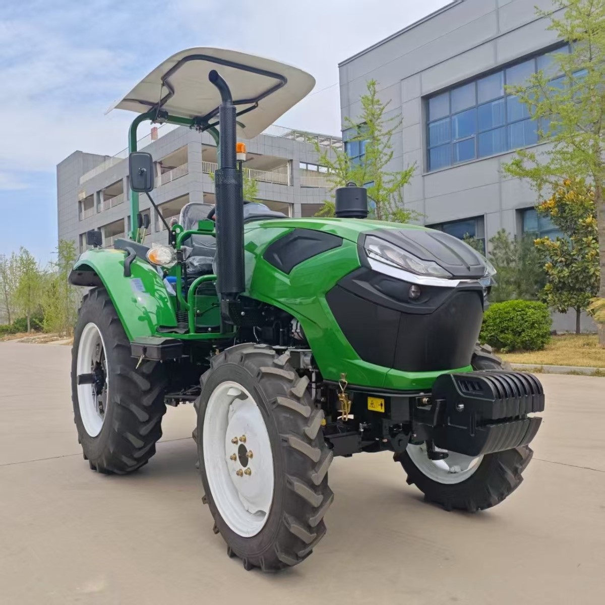 30HP 40HP 50HP الجرارات الزراعية للآلات الزراعية والبستان مزرعة صغيرة للأرز في الحديقة الكبيرة