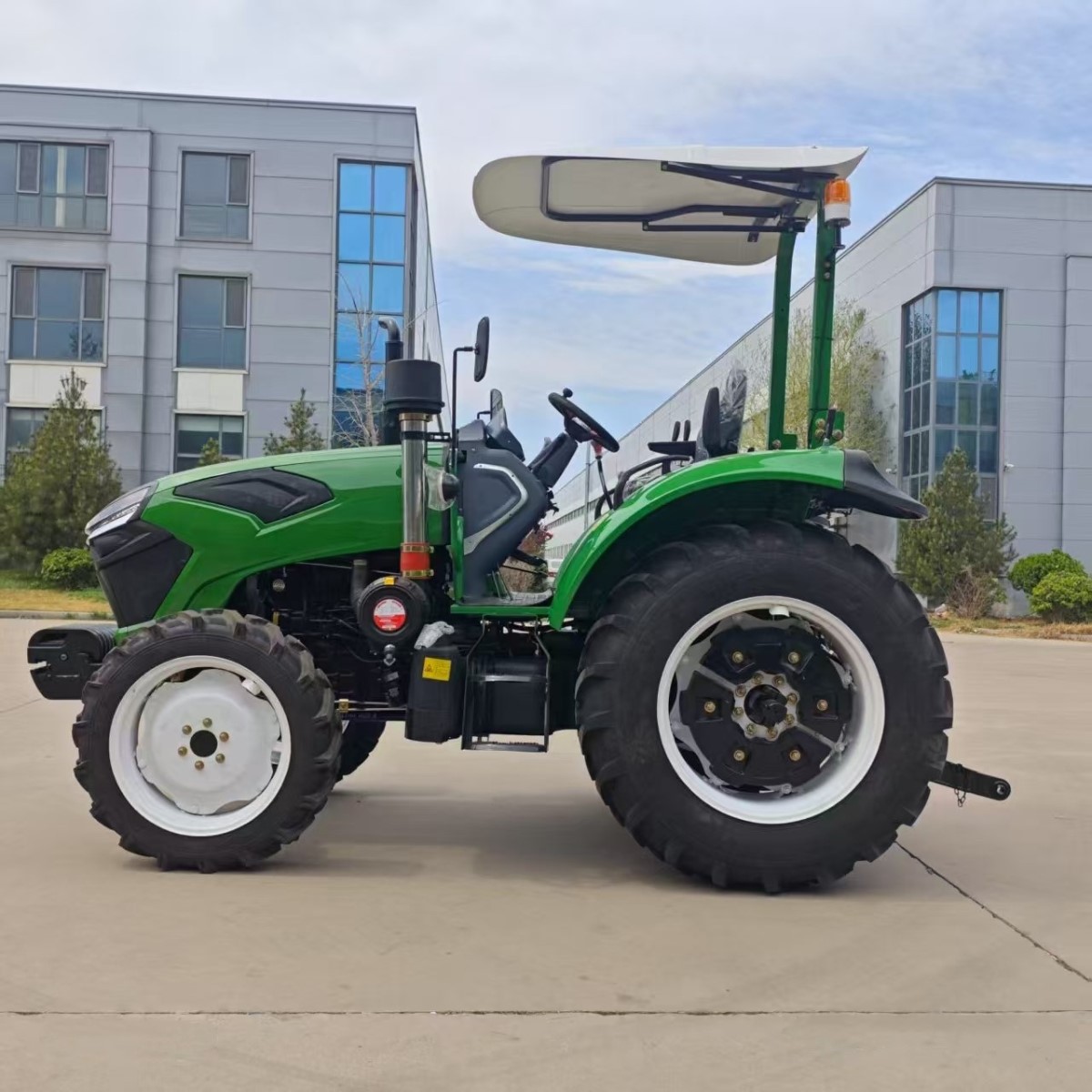 30HP 40HP 50HP 60HP 4WD جرار زراعي مدمج في الحديقة المشي الجرارات الزراعية للزراعة